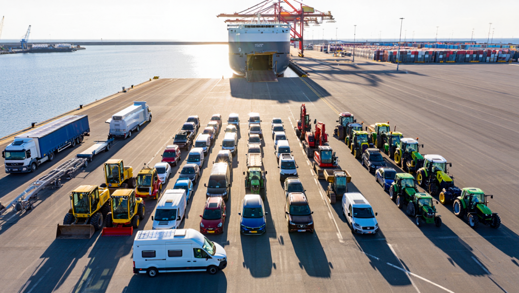 Welche Fahrzeuge kann man per RoRo verschiffen? PKW, LKW, Baumaschinen & mehr
